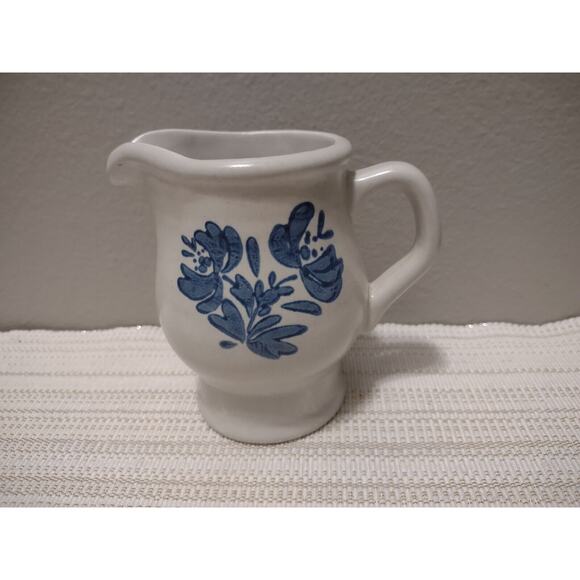 VTG Pfaltzgraff Yorktowne Creamer Pitcher 4-1/2" #7-24 Sauce Gravy Pourer USA - Picture 1 of 6